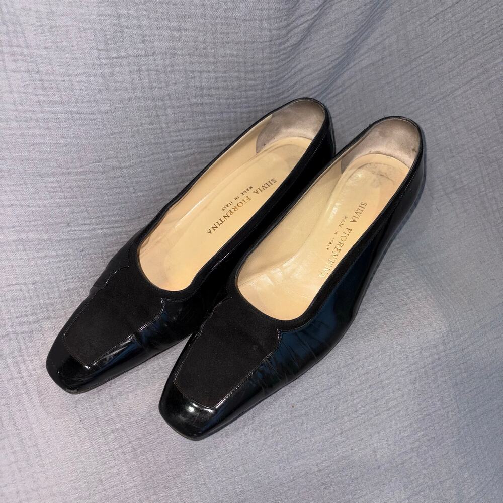 Silvia Fiorentina Black Patent kitten heel Pumps with Suede detail